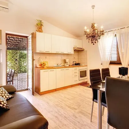 Karsiole Apartment *